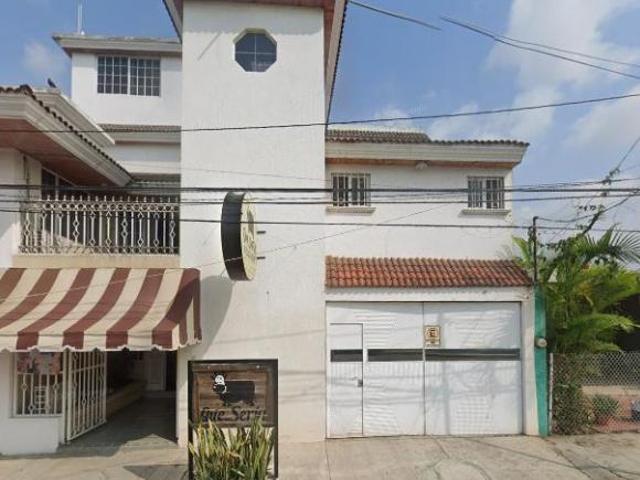 CASA EN NOGAL EN POZA RICA CON UN LOCAL COMERCIAL EN VENTA HIPOTECARIA