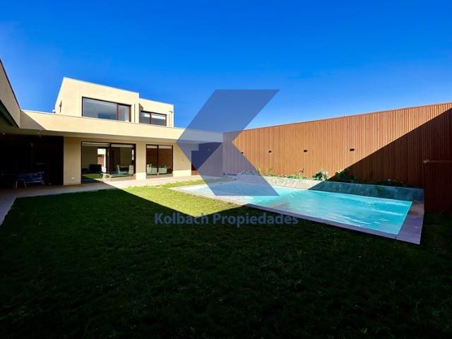 Casa en arriendo en Yerbas Buenas, Maule