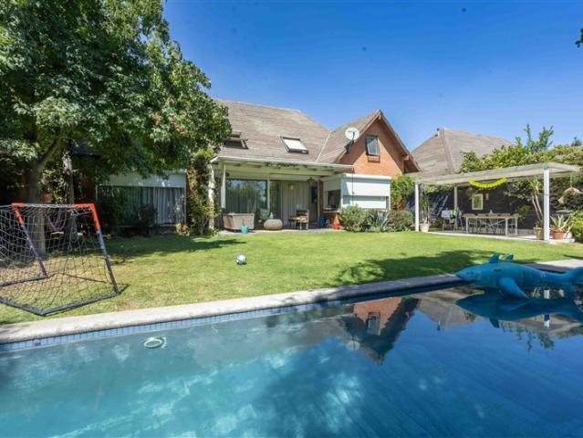 Casa en arriendo en Peñalolen, Metropolitana