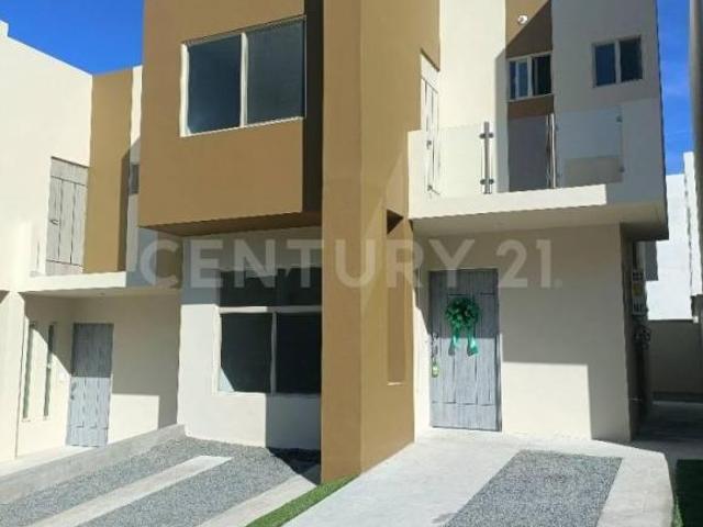 Casa en venta en Ensenada, Baja California