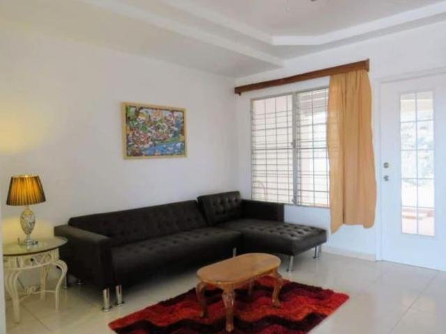 CASA EN QUINTAS DE GRATAMIRA CON GARITA DE SEGURIDAD 24/7