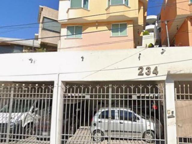 Casa en Remate Bancario en Los Pirules / Tlalnepantla / Alta plusvalía / CDMX