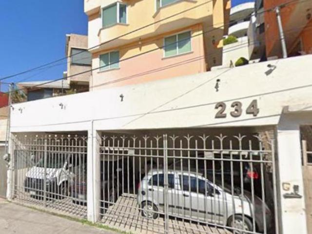 Casa en Remate Bancario en Los Pirules / Tlalnepantla / Alta plusvalía / CDMX