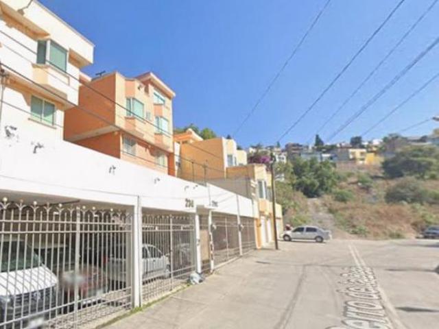 Casa en Remate Bancario en Los Pirules / Tlalnepantla / Alta plusvalía / CDMX