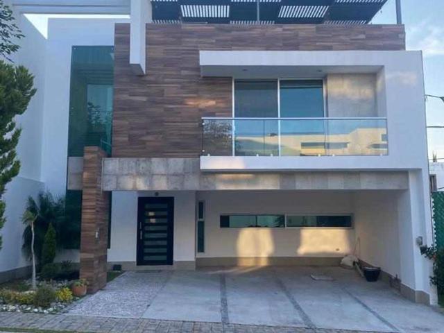 Casa en renta en Lomas de Angelópolis, Santa Clara Ocoyucan