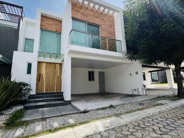 Casa en renta en Lomas de Angelópolis, Santa Clara Ocoyucan