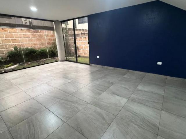 Casa en renta en El Barreal, Teocaltichillo