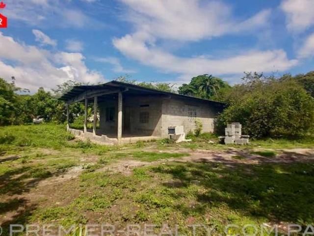 CASA EN TERRENO AMPLIO EN RIO HATO