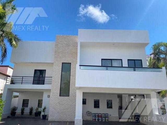 Casa en Venta, 3 Recamaras, Condominio El Campanario, Supermanzana 21, Cancún, Quintana Roo, Clave S