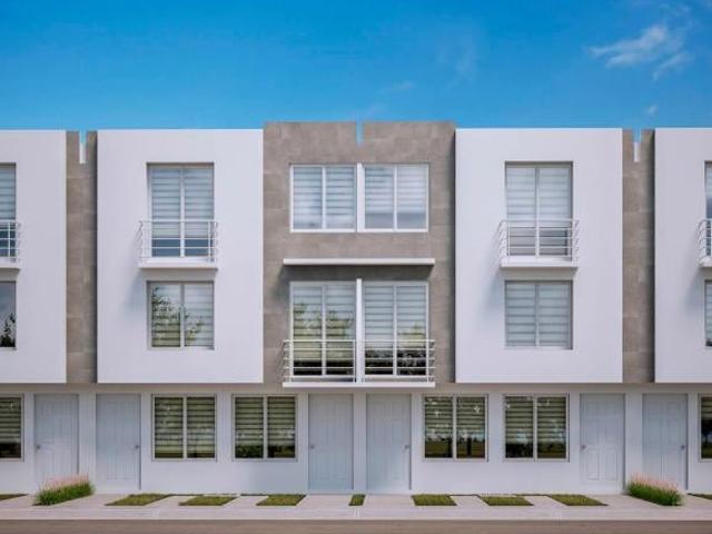 CASA EN VENTA 4 REC EN FRACCIONAMIENTO SENDEROS CON ALBERCA TECAMAC
