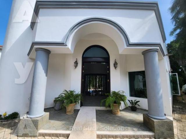 Casa en Venta 4 Recámaras, AMUEBLADA, Piscina, Estudio TV, Res. Campestre, Cancún