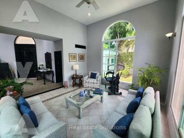 Casa en Venta 4 Recámaras, AMUEBLADA, Piscina, Estudio TV, Res. Campestre, Cancún