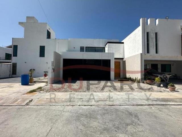Casa en Venta 4 Recamaras con Piscina en Residencial del Lago