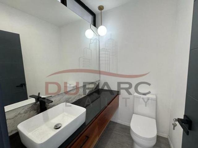 Casa en Venta 4 Recamaras con Piscina en Residencial del Lago
