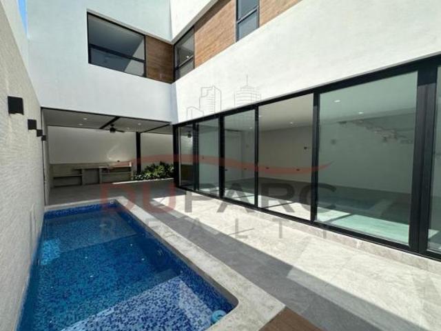 Casa en Venta 4 Recamaras con Piscina en Residencial del Lago