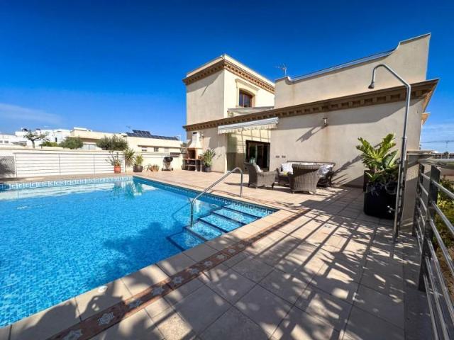 Casa en venta en Retamar, Almería