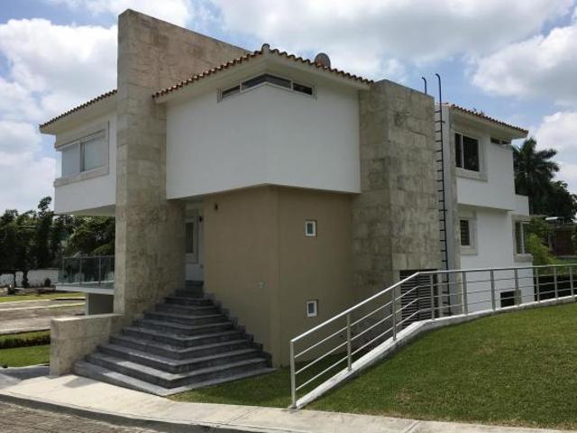CASA EN VENTA AMUEBLADA EN RESIDENCIAL LA ILUSION POZA RICA VER