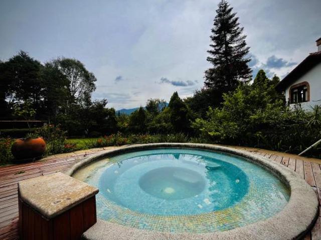 Casa en venta aún costado del club de golf Avándaro en Valle de Bravo