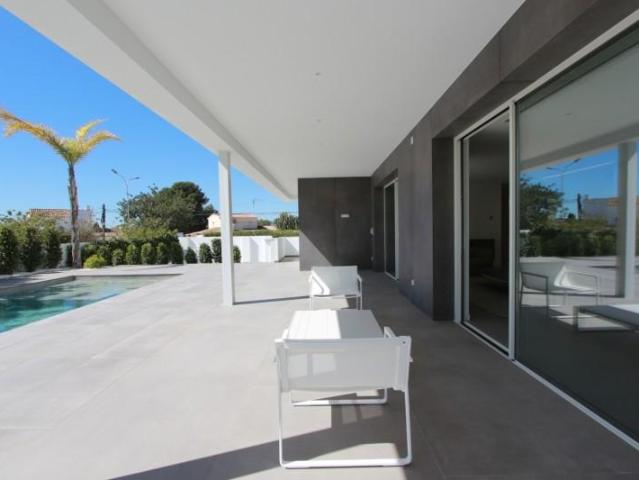 Casa en venta en Quatre-centes Vivendes, l'Alacantí