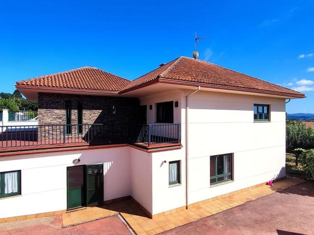 Casa en venta en Bergondo, A Coruña
