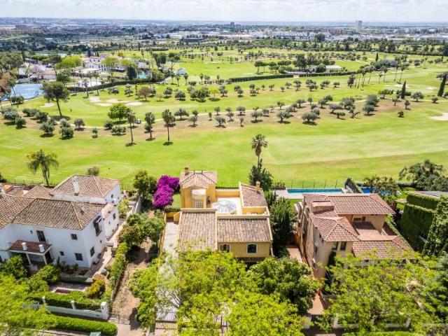 Casa en venta en Bormujos, Andalucía