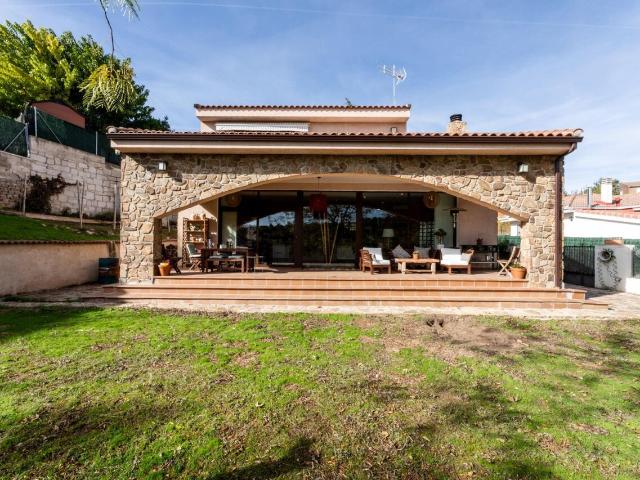 Chalet en venta en Cabanillas De La Sierra, Madrid