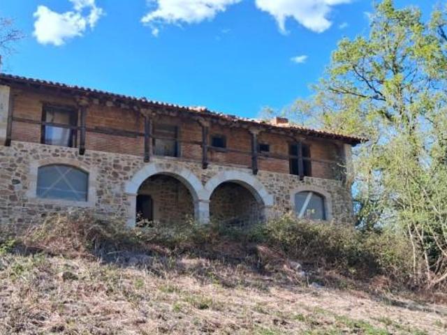 Casa en venta en Cabuérniga, Cantabria