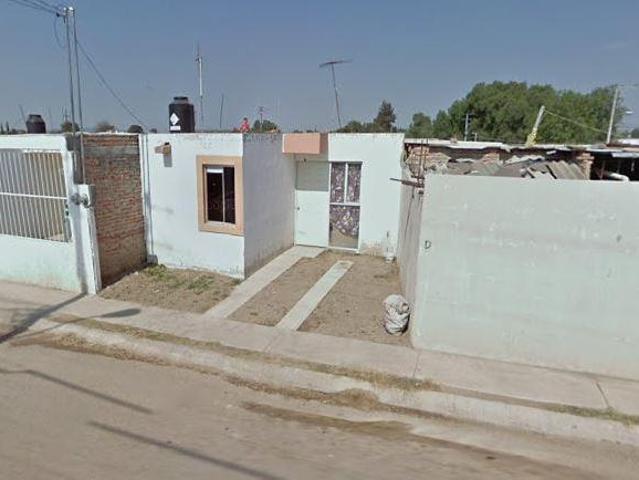 CASA EN VENTA CALLE GUANABANA COL. LAS HUERTITAS LAGOS DE MORENO JALISCO