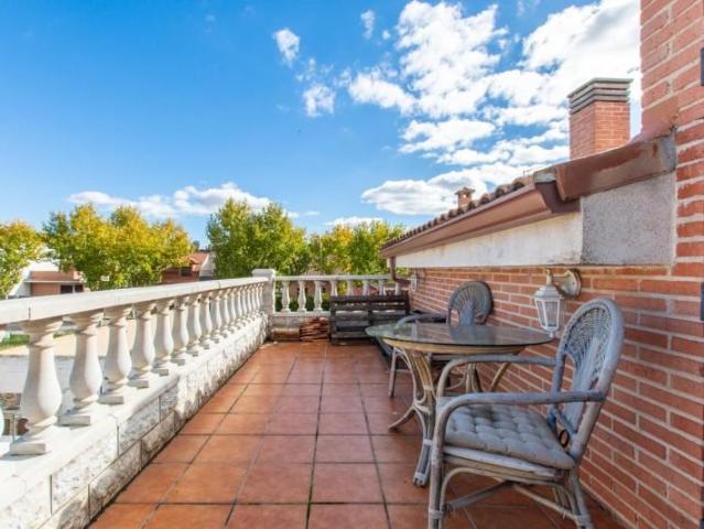 Casa en venta en Camarma De Esteruelas, Madrid
