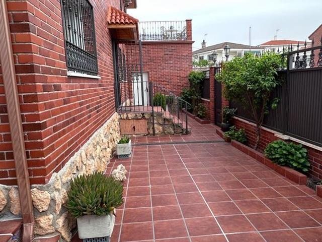 Casa en venta en Campo Real, Madrid