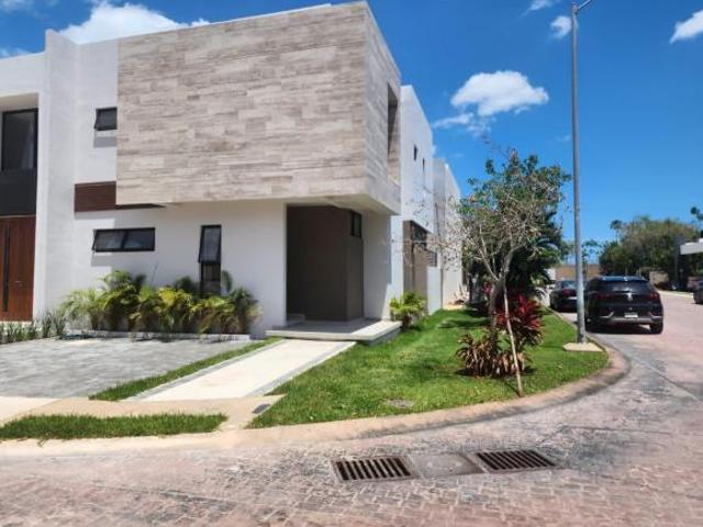 Casa en Venta Cancun en Esquina 3 rec Amenidades y Seguridad