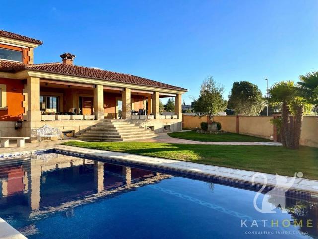 Casa en venta en Carbajosa De La Sagrada, Albahonda II