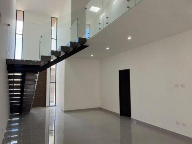 Casa En Condominio en venta en El Yerbaniz, Santiago