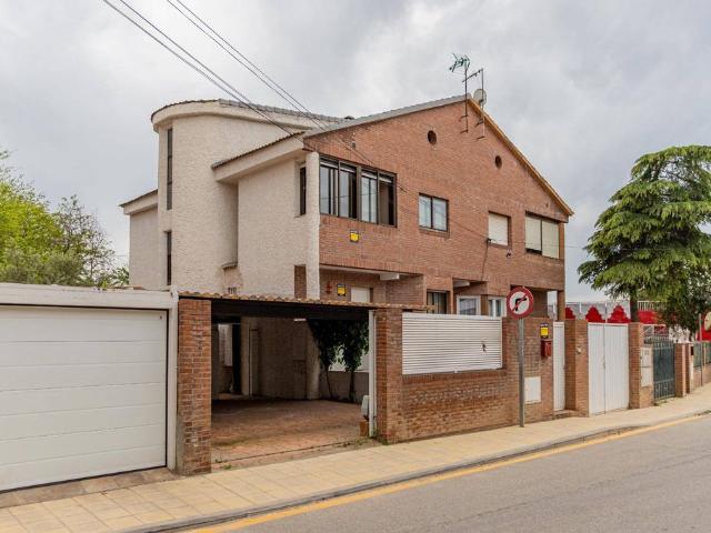 Villa en venta en Cobeña