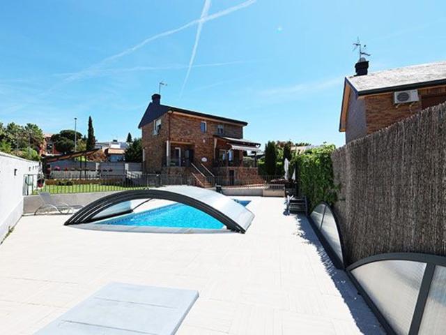 Casa en venta en Colmenarejo, Madrid