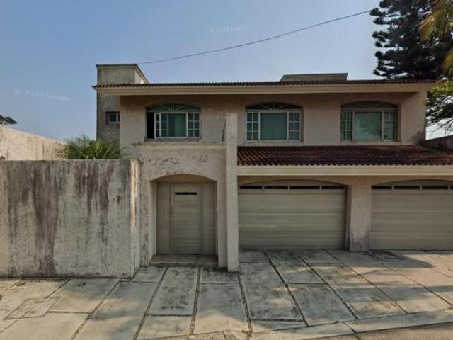 Casa en Venta. Colonia Petrolera. Coatzacoalcos, Veracruz