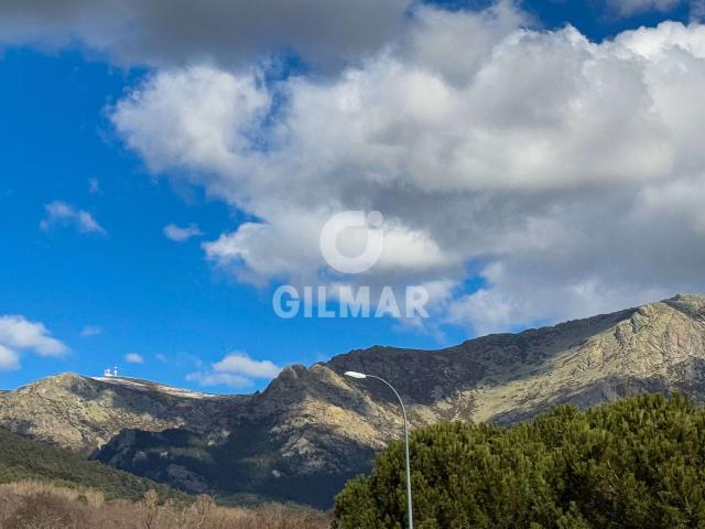 Casa en venta en Navacerrada, Urbanización Los Corales