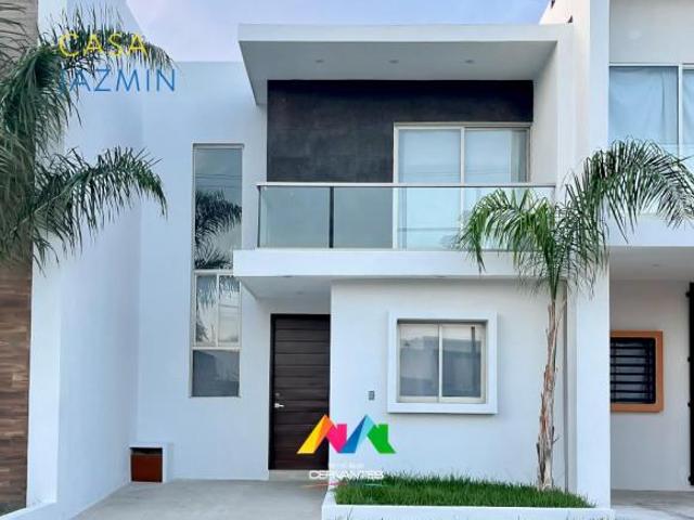 Casa en venta con alberca a 3 min de la playa