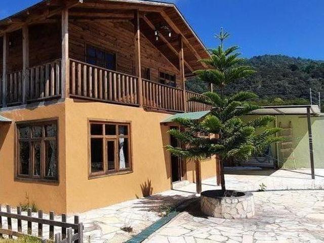 CASA EN VENTA CON ALBERCA CLIMATIZADA EN TEOPISCA