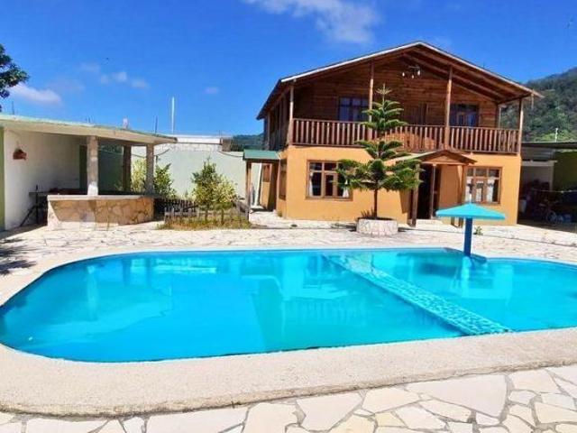 CASA EN VENTA CON ALBERCA CLIMATIZADA EN TEOPISCA