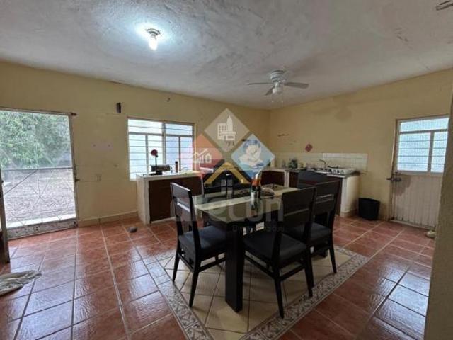 Casa en Venta con amplio terreno en Zona Centro de Xicotencatl