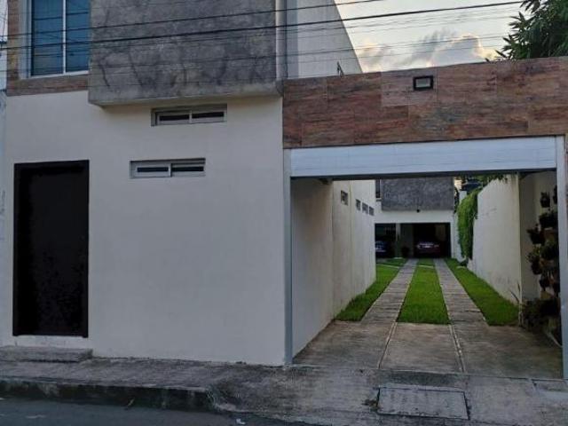 Casa en Venta con departamento independiente en Joyas de Mocambo