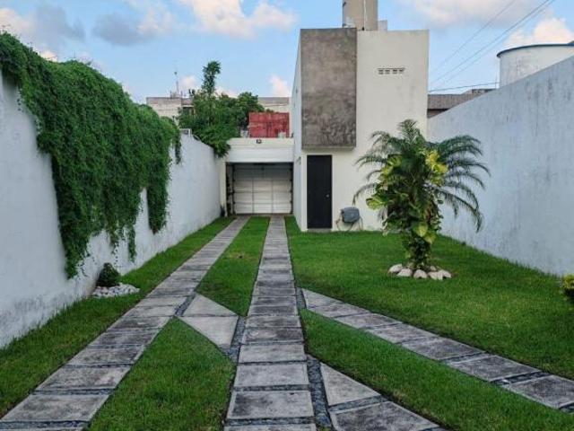 Casa en Venta con departamento independiente en Joyas de Mocambo