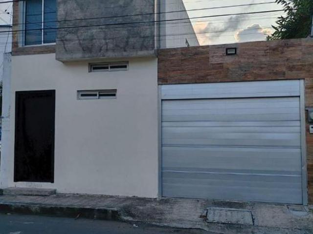 Casa en Venta con departamento independiente en Joyas de Mocambo