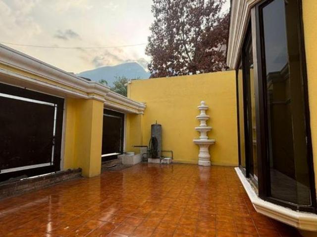 CASA EN VENTA CON RECAMARA EN PLANTA BAJA EN CUMBRES 4 SECTOR