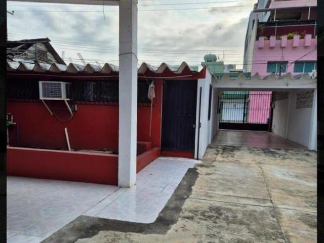 CASA EN VENTA CON TERRENO CON POTENCIAL COMERCIAL por 20 DE NOVIEMBRE