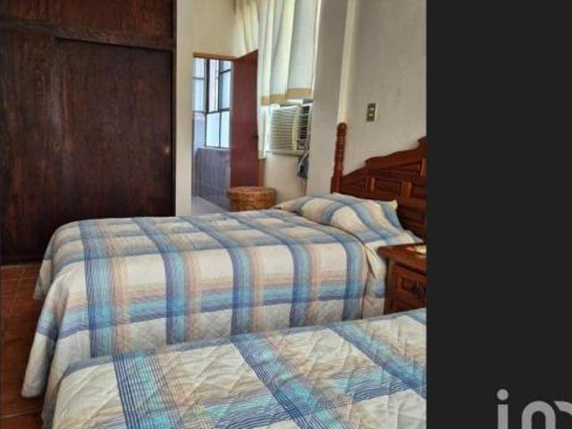 CASA EN VENTA CON TERRENO CON POTENCIAL COMERCIAL por 20 DE NOVIEMBRE