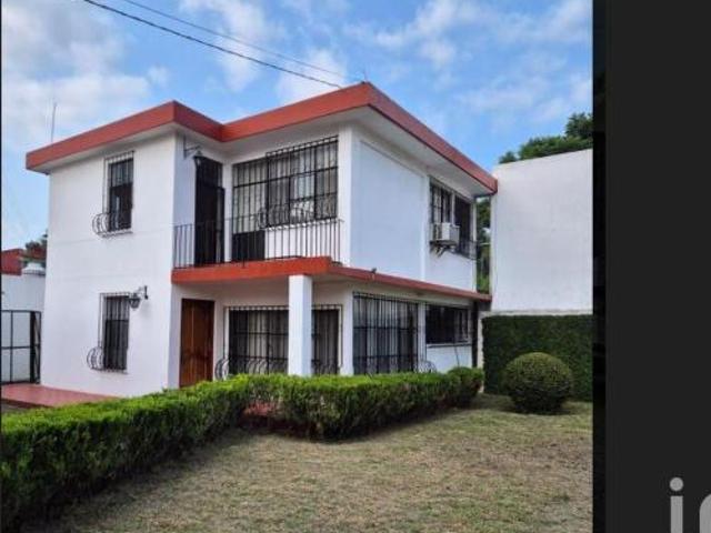 CASA EN VENTA CON TERRENO CON POTENCIAL COMERCIAL por 20 DE NOVIEMBRE