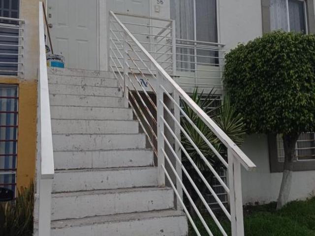 CASA EN VENTA DE 3 HABITACIONES CERCA DE PEÑAFLOR ES UN DUPLEX