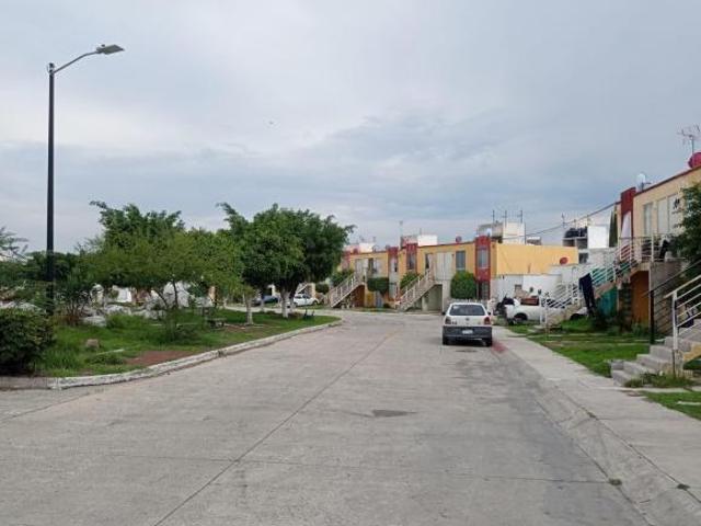 CASA EN VENTA DE 3 HABITACIONES CERCA DE PEÑAFLOR ES UN DUPLEX